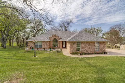7108 Westover Dr, Granbury, TX 76049