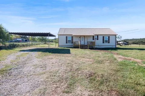 825 Oaks Crossing Rd, Mineral Wells, TX 76067