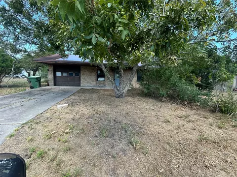 110 Weldon St, Cuero, TX 77954