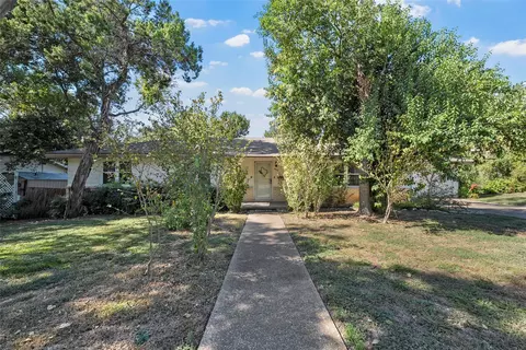 4600 Robinwood Dr, Waco, TX 76708