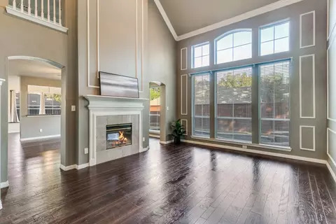 2804 Stonehurst Dr, Grapevine, TX 76051