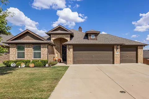 1437 Town Creek Cir, Weatherford, TX 76086