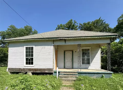 1000 E 1002 E Calhoun Ave, Waco, TX 76704