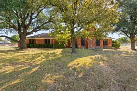 804 Little Creek Trl, Oak Leaf, TX 75154