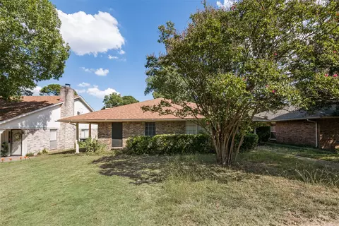 715 Oakwood Ln, Arlington, TX 76012