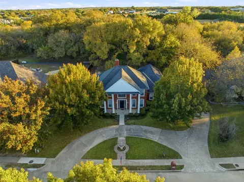 1860 Plum Creek Dr, Midlothian, TX 76065
