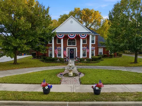 1860 Plum Creek Dr, Midlothian, TX 76065