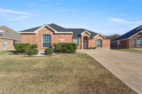 1644 Ridgemar Dr, Grand Prairie, TX 75051