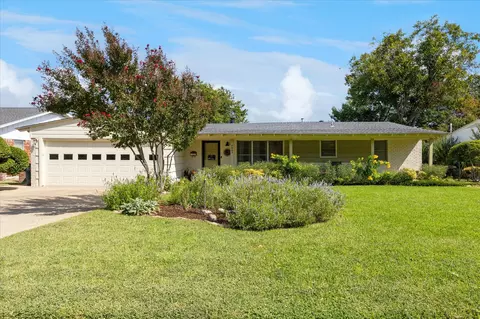4805 Hildring Dr E, Fort Worth, TX 76109