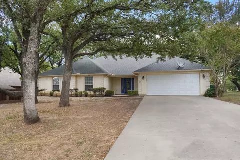 424 Half Moon Way, Runaway Bay, TX 76426