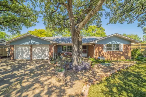 509 Martin Ln, Euless, TX 76040