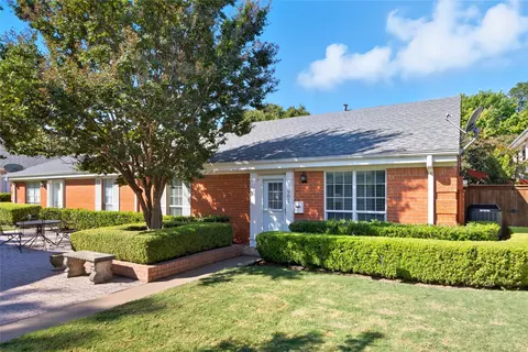 985 Roaring Springs Rd #985, Fort Worth, TX 76114