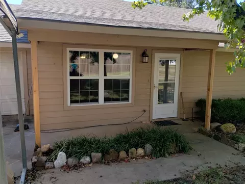 300 Forest Ln, Gordonville, TX 76245