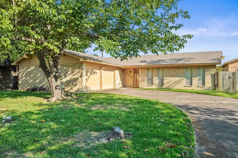 2400 Bowling Green St, Denton, TX 76201