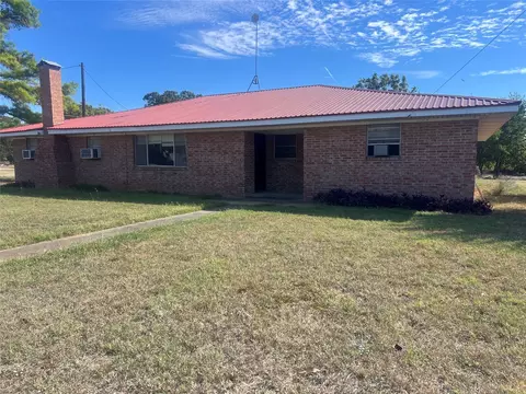 203 Washington Ave, Strawn, TX 76475