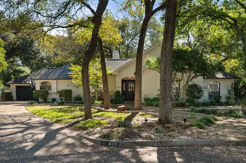 820 Kingston Dr, Mansfield, TX 76063