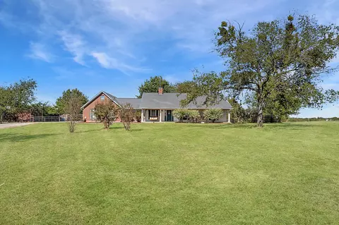 1929 Mamie Rd, Greenville, TX 75402