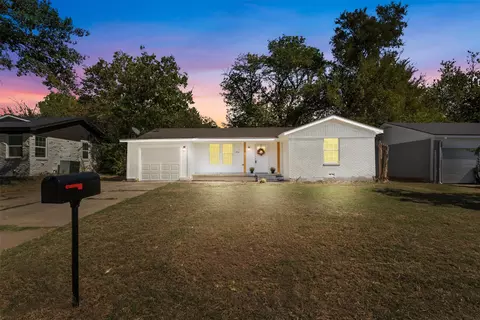 916 Zelda Dr, Hurst, TX 76053