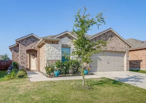 8609 Mirror Lake Dr, Fort Worth, TX 76179