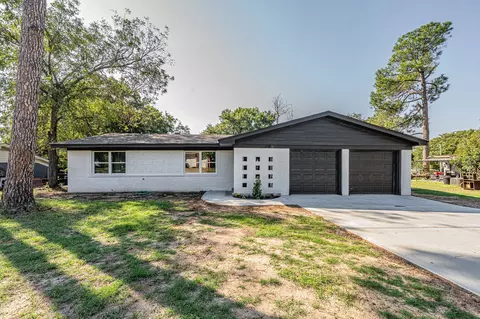2004 Edgewood Dr, Bridgeport, TX 76426
