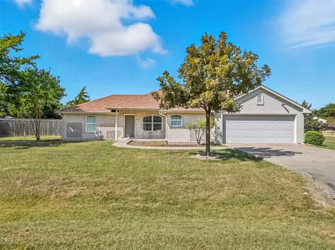 3111 Clover Ln, Waxahachie, TX 75165