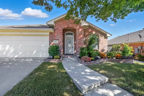 9804 Sterling Hill Dr, Fort Worth, TX 76108