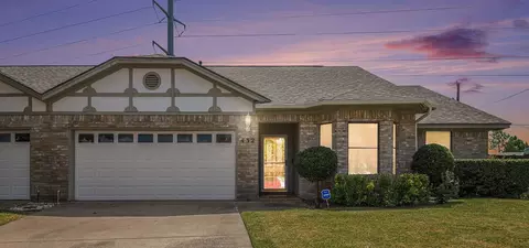 432 Sunnybrook Ct, Bedford, TX 76021