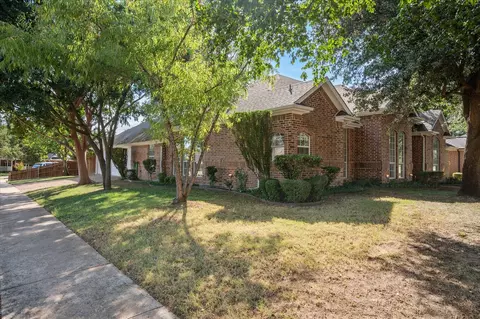 6112 Club House Dr, North Richland Hills, TX 76148