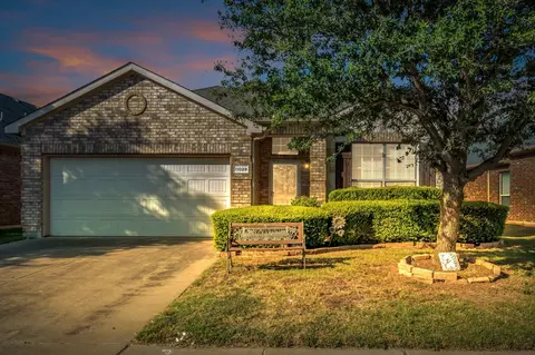 11029 Hawks Landing Rd, Haslet, TX 76052