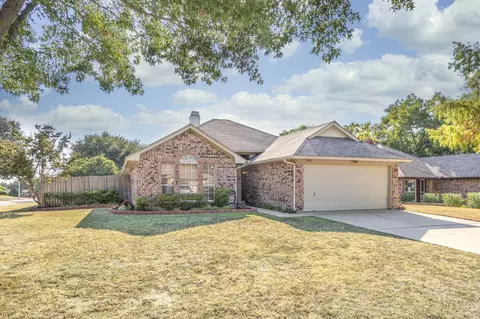 5801 Stone Meadow Ln, Fort Worth, TX 76179