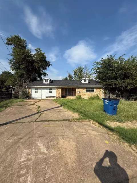 2820 Blanton St, Dallas, TX 75227