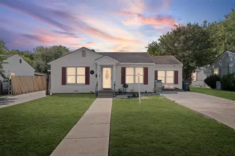 1313 Dartmouth St, Waco, TX 76711