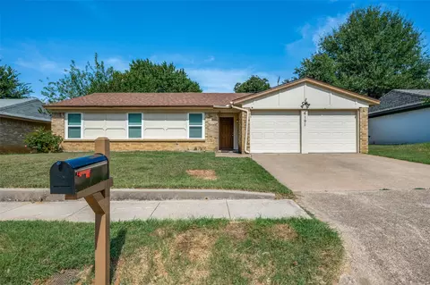 6101 Kelly Elliott Rd, Arlington, TX 76001