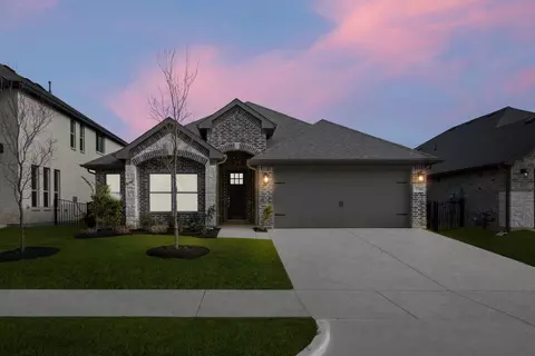 7716 Oakmeade St, Joshua, TX 76058