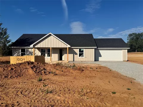 1004 Bradshaw Ct, Springtown, TX 76082
