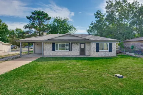 130 Wright Dr, Blossom, TX 75416