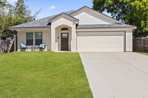 5520 Curzon Ave, Fort Worth, TX 76107