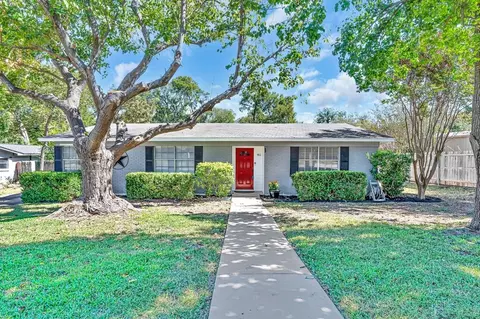 911 Fairway Rd, Woodway, TX 76712