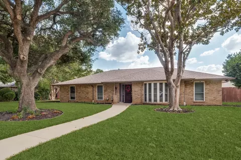 1028 Rosewood Dr, Desoto, TX 75115