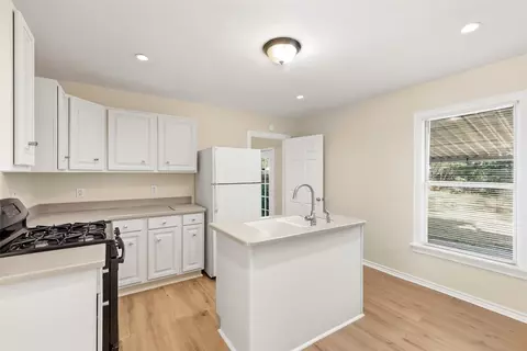 2625 Handley Dr, Fort Worth, TX 76112