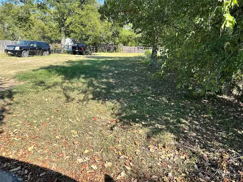 2912 Owens St, Haltom City, TX 76117