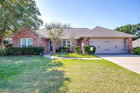 1413 Westwood Dr, Weatherford, TX 76086