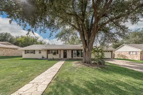 6302 Buena Vista Dr, Greenville, TX 75402