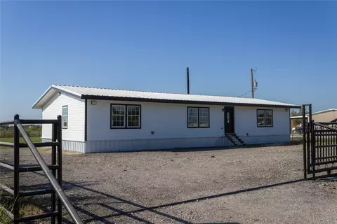 230 Green Meadow Dr, Valley View, TX 76272