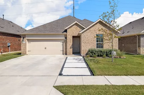 2818 Moccasin Ln, Aubrey, TX 76227