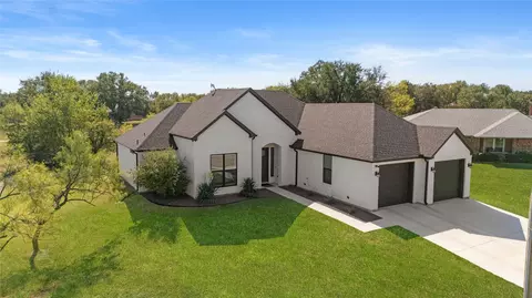210 Bartlett Ct, Runaway Bay, TX 76426