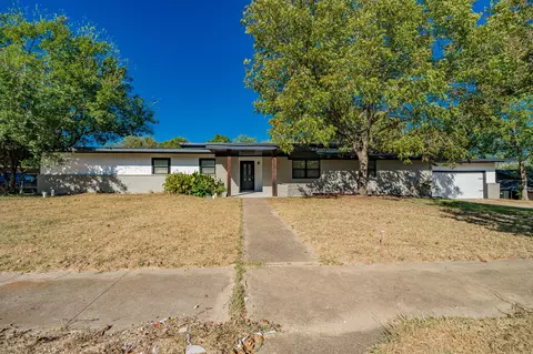 805 9th St, Grand Prairie, TX 75050