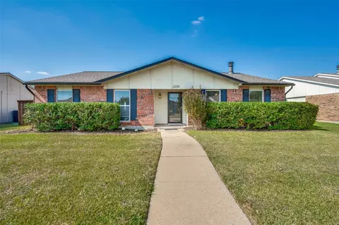 3209 Rose Hill Rd, Carrollton, TX 75007