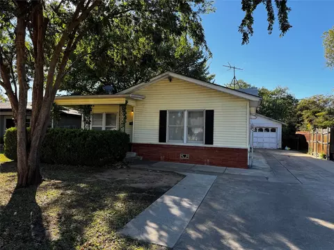 829 Yale St, River Oaks, TX 76114