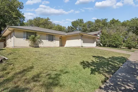 1113 2nd St, Grand Prairie, TX 75051